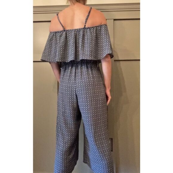 EVERLY Off Shoulder Ruffle Wide Leg Cropped Jumpsuit Size Small - Picture 4 of 11
